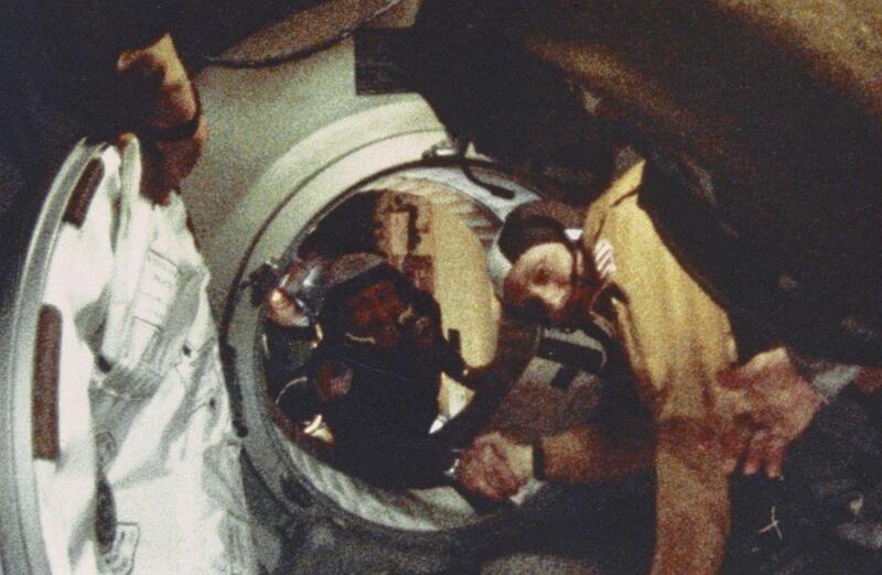 -Apollo-Soyuz_U.S.Soviet-1975.jpg