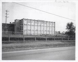 Lincoln_Mill_Opened_1924_Cotton_Mill.jpg